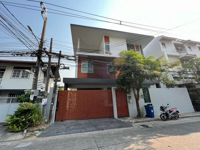 บ้านให้เช่า บ้านเดี่ยว3 ชั้น 6ห้องนอน 3ห้องน้ำ​ 2ที่จอดรถ ประชาชื่น เดินทางสะดวกใกล้จุดขึ้นลงทางด่วน