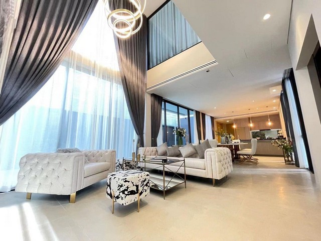 ขายบ้านหรูSuper Luxury The Urban Reserve Rama9-Motorway 4Bedroom พร้อมลิฟท์และสระว่ายน้ำส่วนตัว