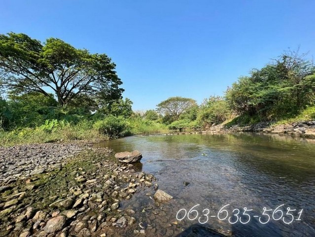 ขายที่สวนผสมติดลำธาร จ.เพชรบุรี โฉนดครุฑแดง อยู่ในชุมชุน มีเพื่อนบ้านไม่เปลี่ยว ขายยกแปลง รวมโอน