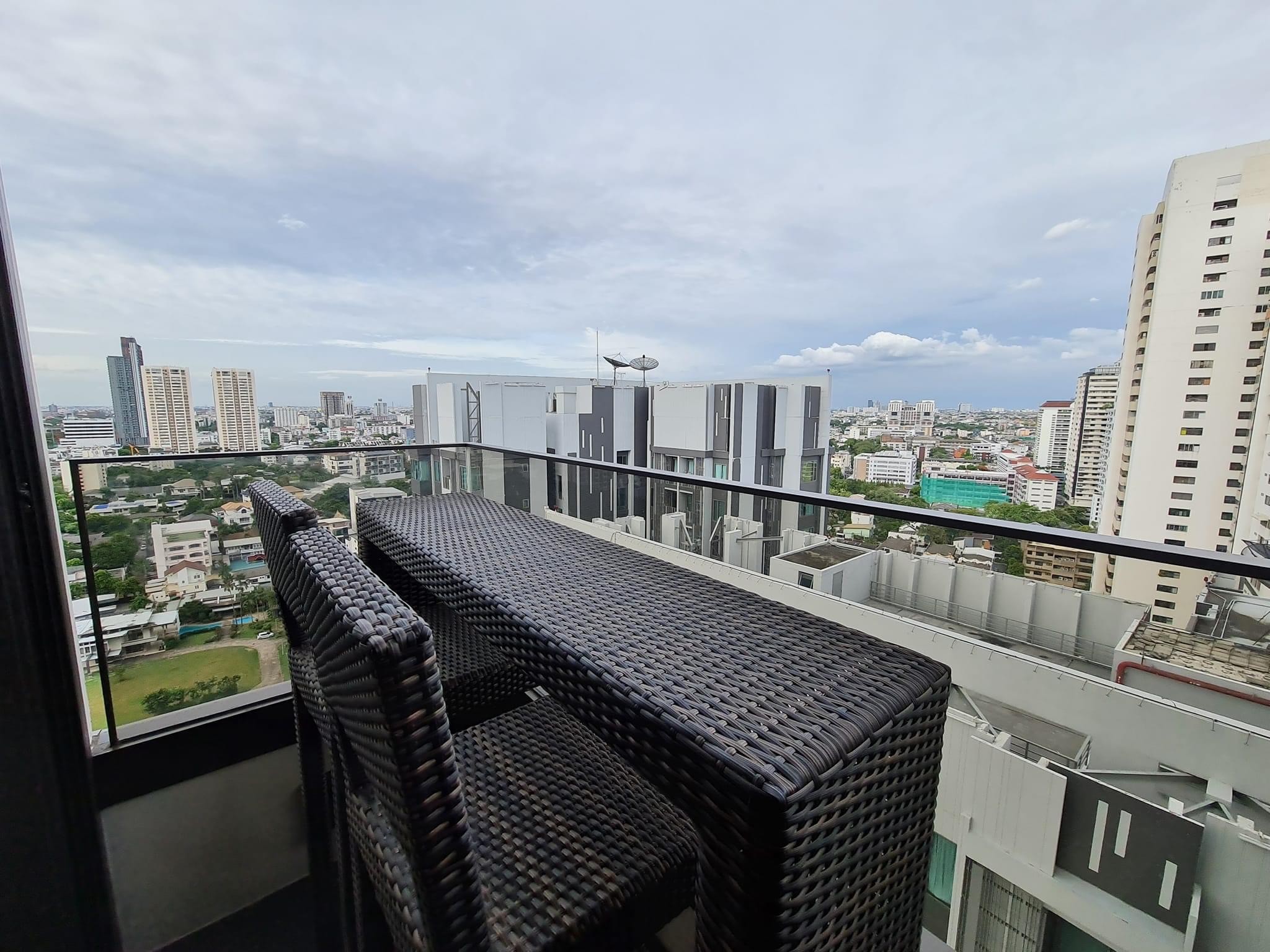 Luxury CondoTHE FINE BANGKOK EKKAMAI 12 READY TO MOVE IN ** 2BED 2 BATH