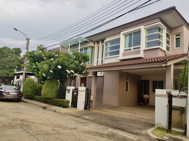 ต้องการให้เช่า บ้าน บางกอก บูเลอวาร์ด รามอินทรา 3 65 ตร.ว. 4BEDROOM4Bathroom 50000 B. คุ้มค่า