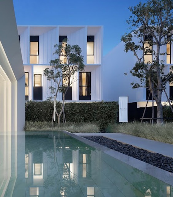 ให้เช่าทาว์โฮมหรูMRT วัชรพล เอกมัย 3ชั้น บิ้วอินครบ Smart 3นอน 3น้ำ 2จอดรถ 20ตรว. 200ตรม. เพลินนารี่ มอลล์