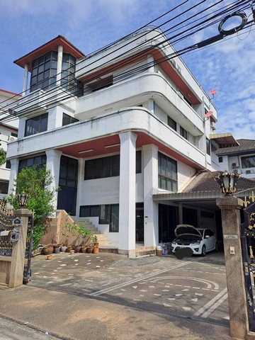 บ้าน หมู่บ้านศรีวรา 0 Rai 1 NGAN 20 sq.wa 4Bedroom 30000000 บาท. ทรัพย์ดี กรุงเทพ