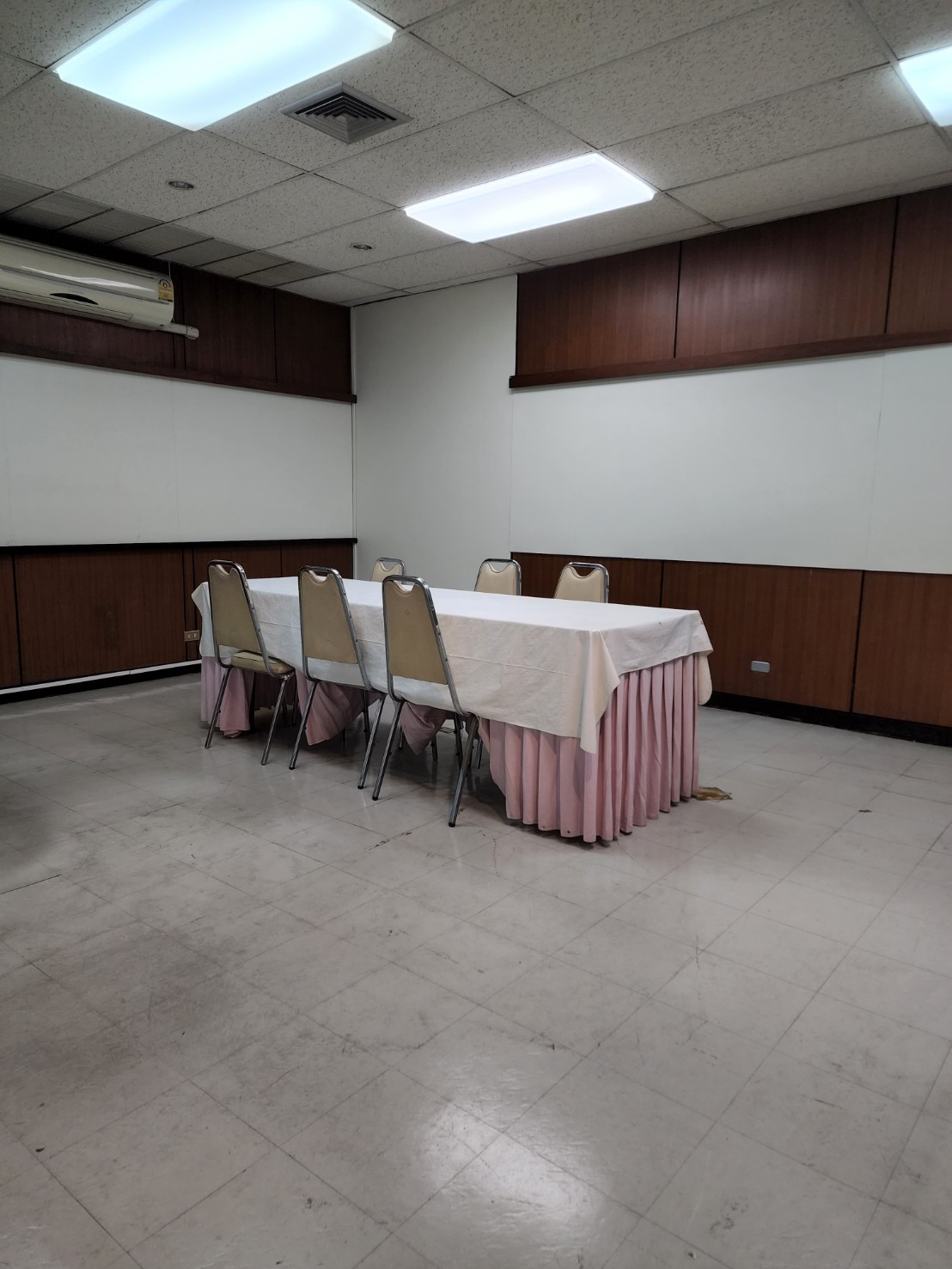 ID : อาคารวันดีสยาม ให้เช่า RENT OFfice – 0 Square Wah 250 B. ใกล้ – จุดขึ้นลงทางด่วน ทางพิเศษศรีรัช – ห้างเทสโก้โลตัส , ห้างโรบินสัน ศรีสมาน – ใกล้ศูนย์แสดงสินค้าอิมแพค และชาเลนเจอร์ เมืองทองธานี – มหาวิทยาลัยศิลปากร วิทยาเขตเมืองทอง – ใกล้โรงเรียนเซนต์ฟรังซีสเซเวียร์ ,มหาวิทยาลัยสุโขทัยธรรมาธิราช – ใกล้ห้างสรรพสิน คุยถูกคอมีราคาพิเศษ