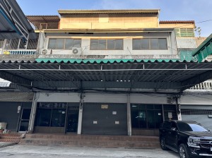 Shophouse for sale 3 units Lat Phrao Road Samsen Nok Subdistrict Huai Khwang contact nanthicha0897881243