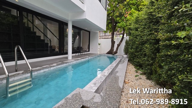 ขายบ้านเดี่ยว 3 ชั้น เนื้อที่ 72 ตรว. Pool Villa เลียบด่วนรามอิ