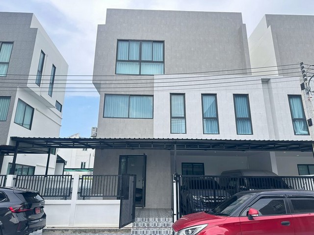 บ้านเช่าพร้อมสระ่ว่ายน้ำส่วนตัว หรูสไตล์luxuryพร้อมสระว่ายน้ำส่วน