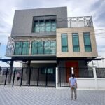 บ้านเช่าสามชั้น พร้อมหรูสไตล์ luxuryใหม่มากเฟอร์พร้อม