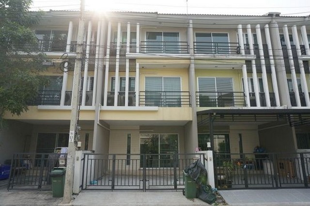 ขายพร้อมผู้เช่าทาวน์โฮม 3 ชั้น ม.วิสต้า ปาร์ค พระราม 2
