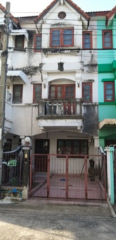 ขายทาวน์เฮ้า3ชั้น ถนนอิสระภาพซอย41 เข้าซอยเพียง160เมตร 0634211269