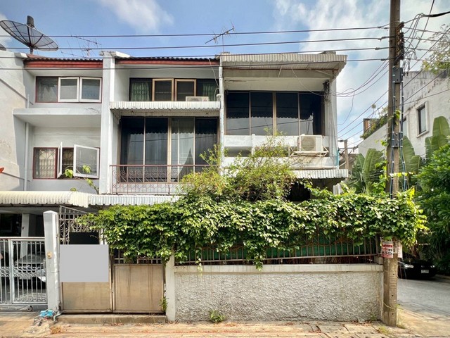 ขายทาวน์โฮมเก่า ซอยเอกมัย22 เข้าได้หลายซอย