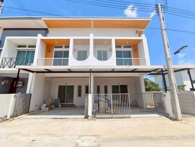 ขายทาวน์โฮม2ชั้นใกล้ถนนข้าวหลาม ขายบ้านใกล้บางแสน ชลบุรี ปรับปรุง