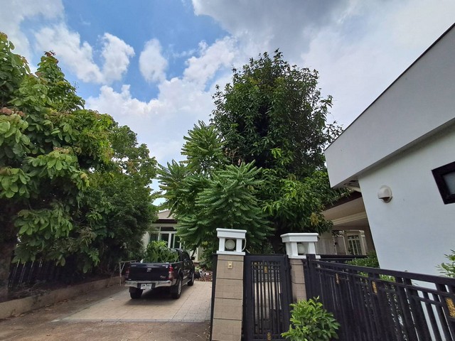 ขายบ้านเดี่ยว 2 ชั้น ในหมู่บ้านลดาวัลย์ ถนนรามอินทรากม.2