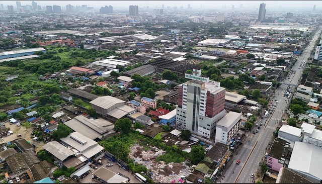 ขายที่ดินถนนปู่เจ้าสมิงพราย 2-1-68 ไร่ พร้อมลานจอดรถและออฟฟิศ