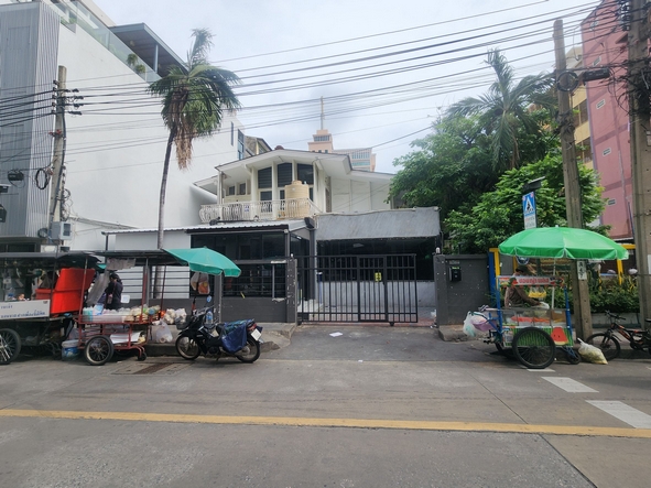 ให้เช่าบ้านเดี่ยว 2 ชั้น เข้าซอยพญานาค 150 เมตร ใกล้ BTS ราชเทวี