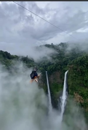 ทัวร์ลาว2568 กับอุ้มรักษ์ทัวร์ ✨ เที่ยวลาวครบจบในทริปเดียว แพ็กเกจทัวร์ลาว2568ยอดนิยม ทัวร์ลาวใต้4วัน3คืน ทัวร์หลวงพระบาง3วัน2คืน