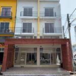 ให้เช่าตึก ราคาถูกเพียง 13,000 บ/ด 2คูหาทะลุติดกัน ห้องมุม ทำเลดี อยู่ตรงคลองหกใกล้บิ๊กซี ซอย เบญจทรัพย์ โทร 0814664597