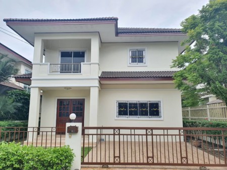 บ้านมือสองศรีราชา ตกแต่งเหมือนใหม่ ราคาพิเศษ หมู่บ้านศรีนครินทร์ใจกลางศรีราชา ใกล้แหล่งท่องเที่ยวพัทยา บ้านเดี่ยวศรีราชาใกล้ห้าง โรงเรียน โรงพยาบาล