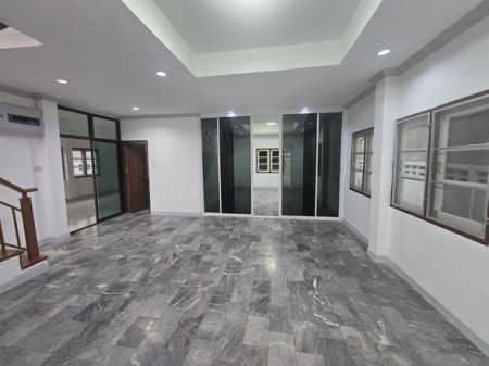 บ้านมือสองรามคำแหง สำหรับครอบครัวใหญ่ บ้านใหญ่เนื้อที่เยอะ หายาก ขายหรือให้เช่า