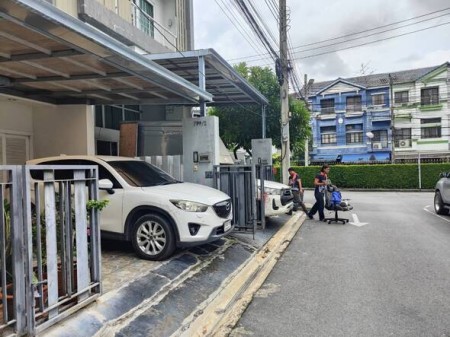 The Space ลาดพร้าว-เหม่งจ๋าย สภาพสวยเหมือนใหม่ ราคา “ถูกกว่าบ้านใหม่ย่านนี้เกือบล้าน