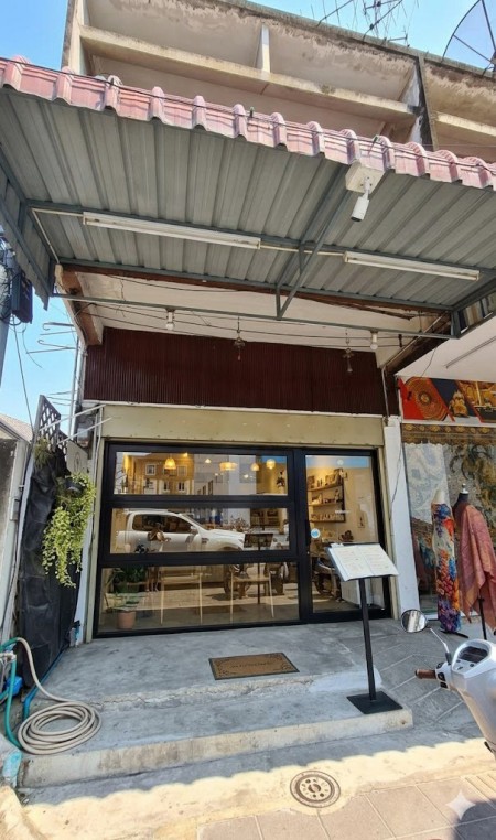 ตึกแถวเชียงใหม่ใจกลางเมือง อาคารพาณิชย์เชียงใหม่ติดถนนท่าแพ